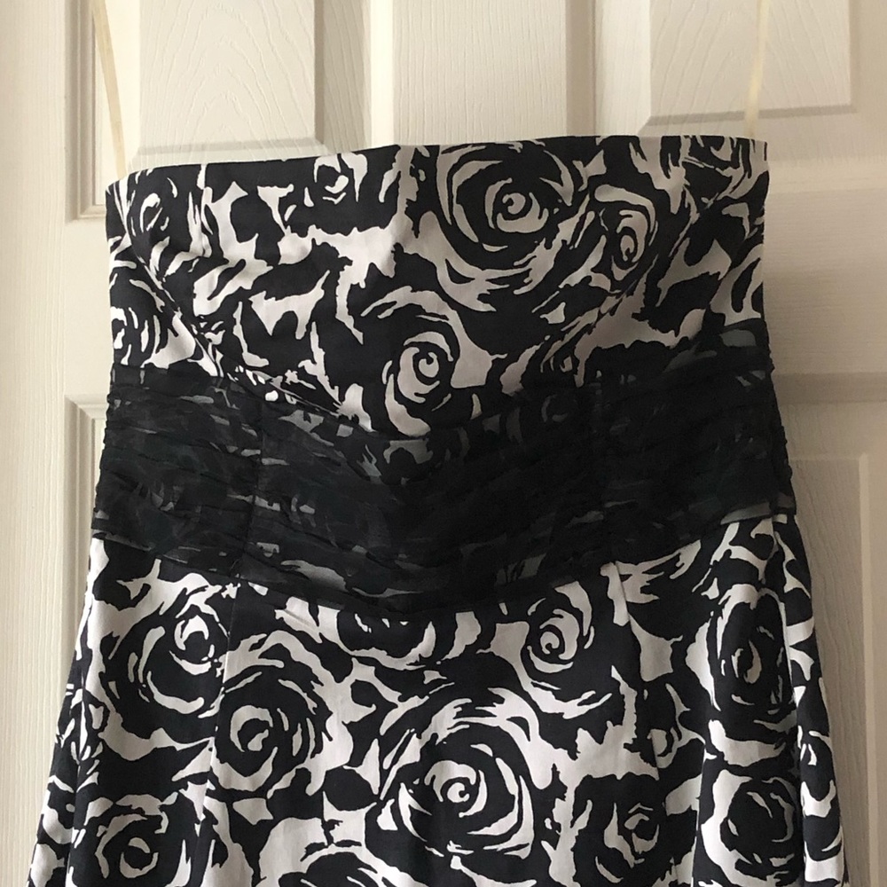 Forever 21 Strapless Structure Rose Dress